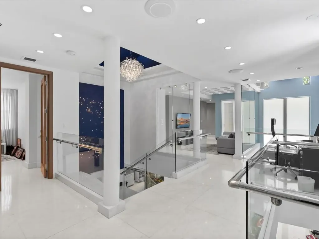 3917 S Le Jeune Road Miami FL 33146