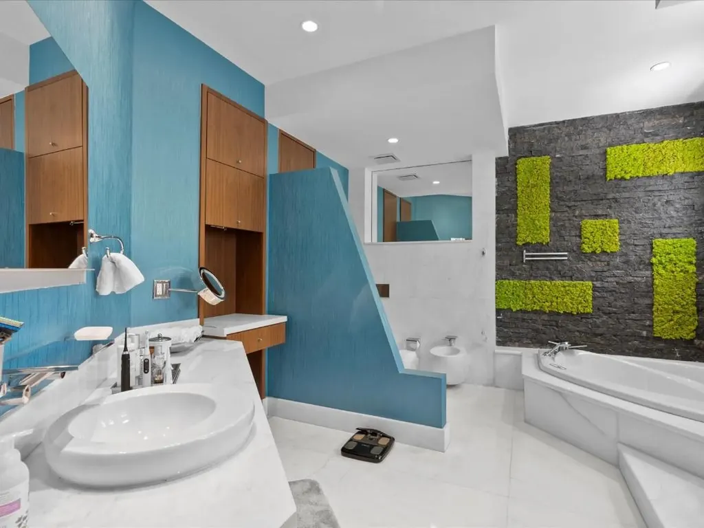 3917 S Le Jeune Road Miami FL 33146