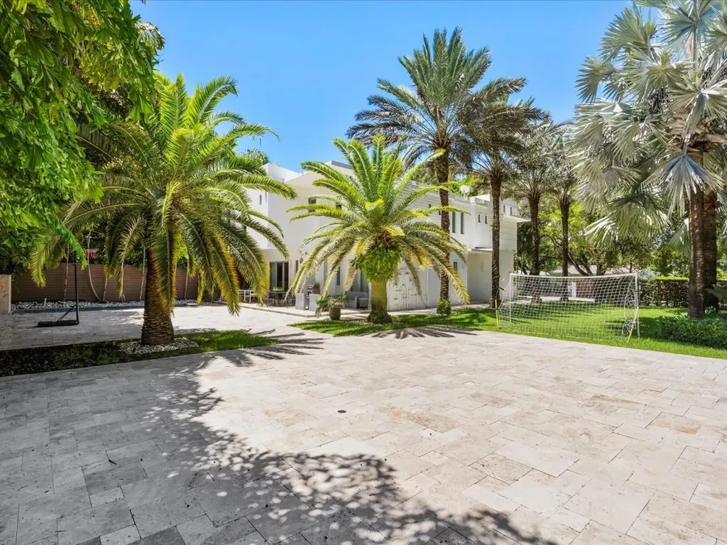 3917 S Le Jeune Road Miami FL 33146