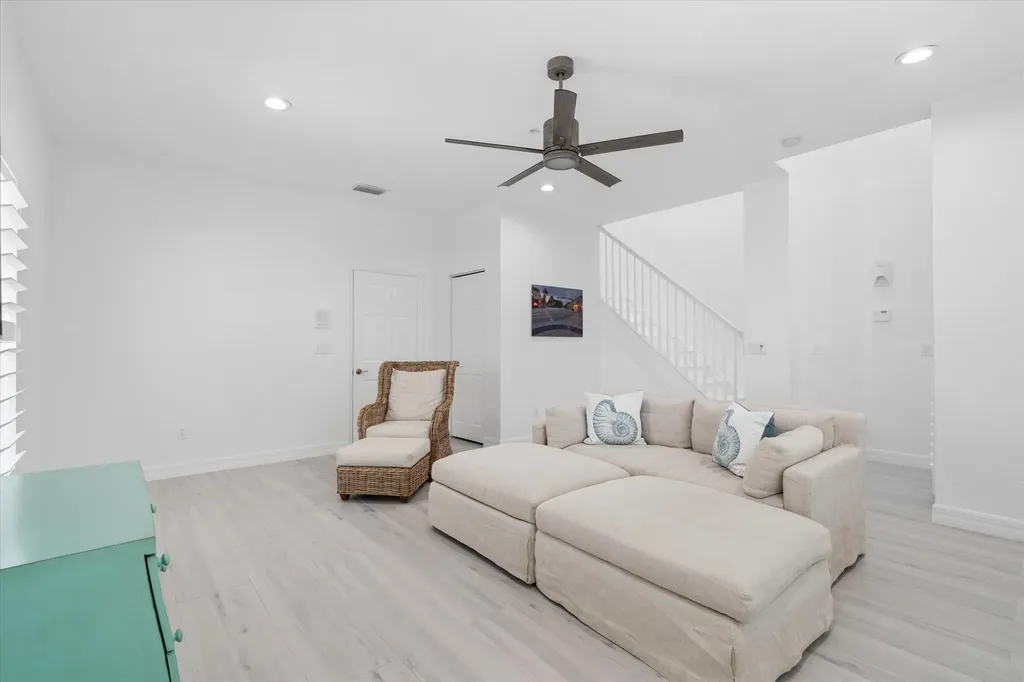 295 NE 5th Avenue Delray Beach FL 33483