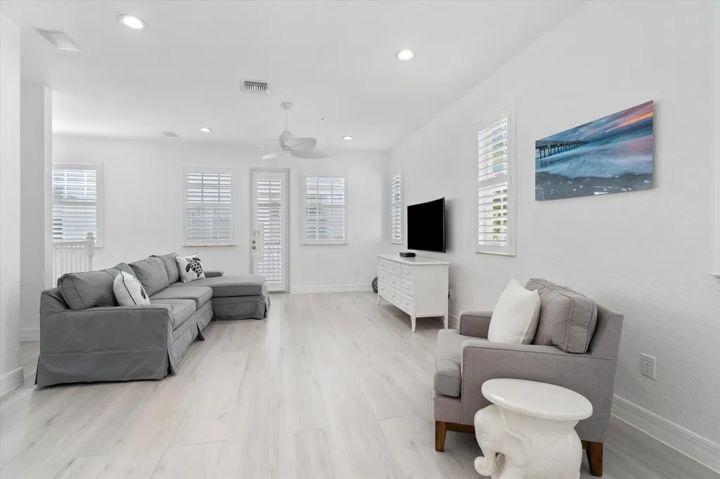295 NE 5th Avenue Delray Beach FL 33483