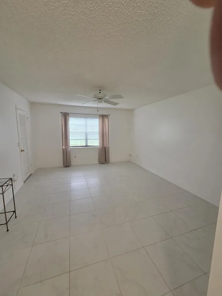 9187 Norte Lago Boca Raton FL 33428