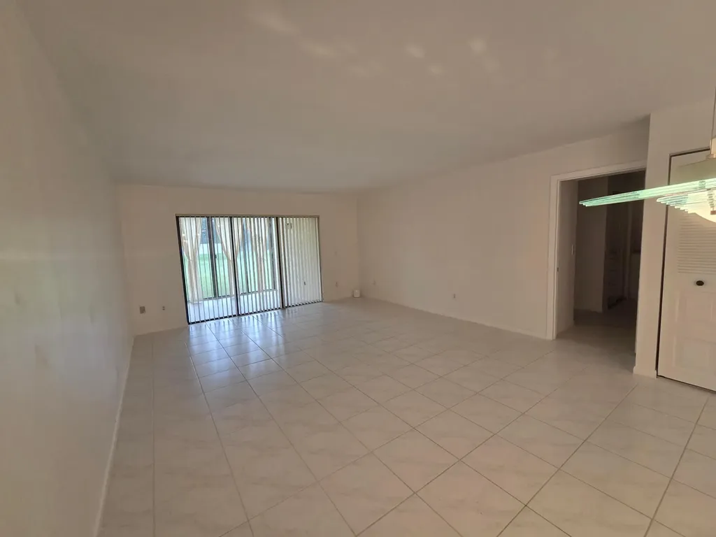 9187 Norte Lago Boca Raton FL 33428