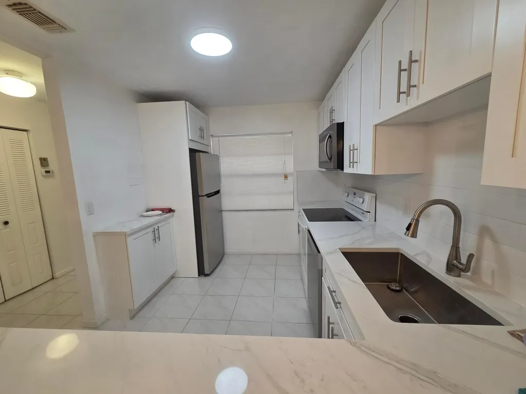 9187 Norte Lago Boca Raton FL 33428