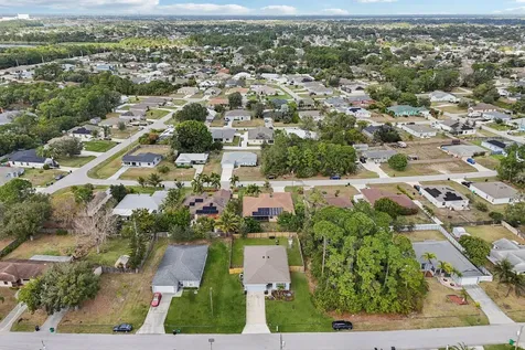 1561 SW Latshaw Avenue Port St Lucie FL 34953