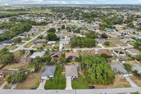 1561 SW Latshaw Avenue Port St Lucie FL 34953