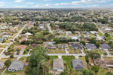 1561 SW Latshaw Avenue Port St Lucie FL 34953