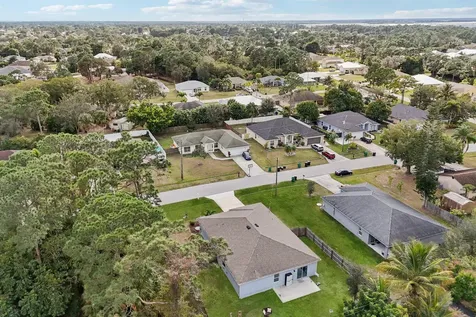 1561 SW Latshaw Avenue Port St Lucie FL 34953