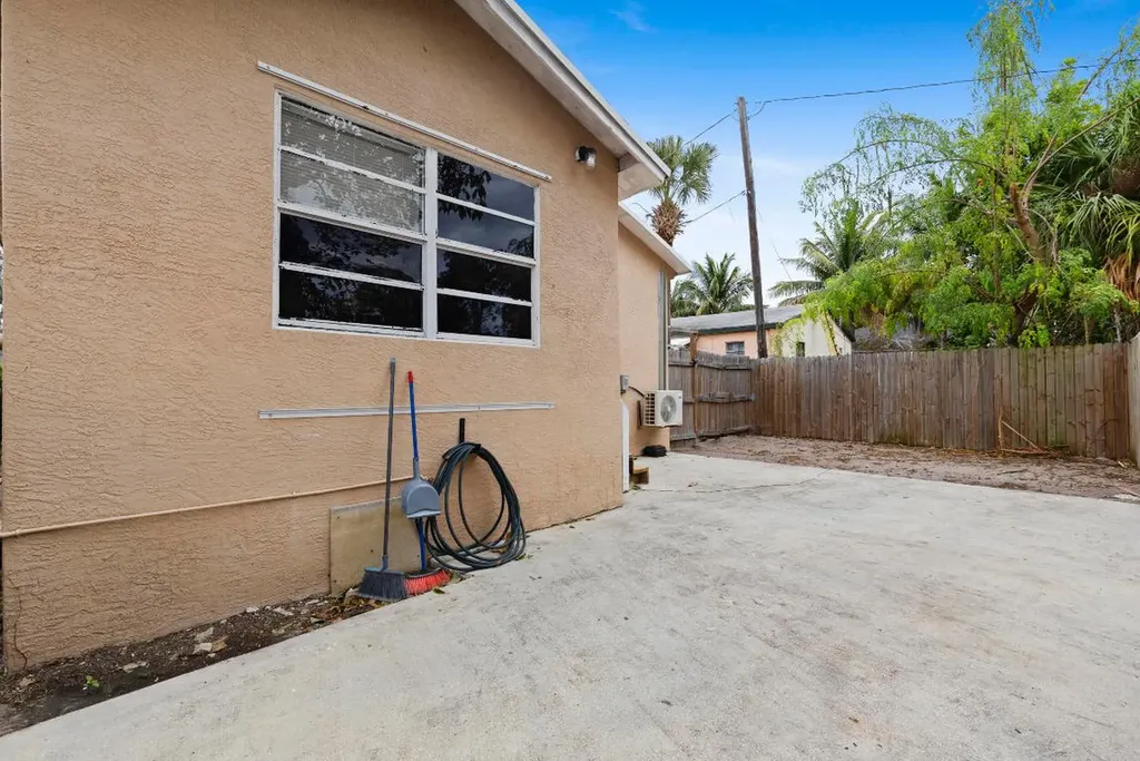 534 21st Street West Palm Beach FL 33407