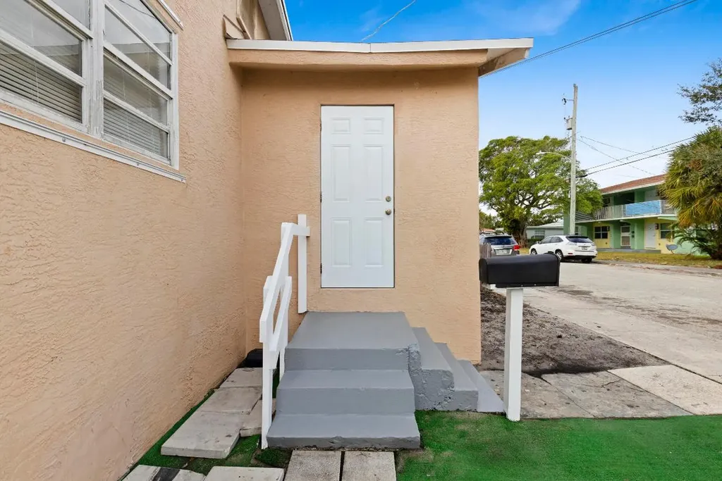 534 21st Street West Palm Beach FL 33407