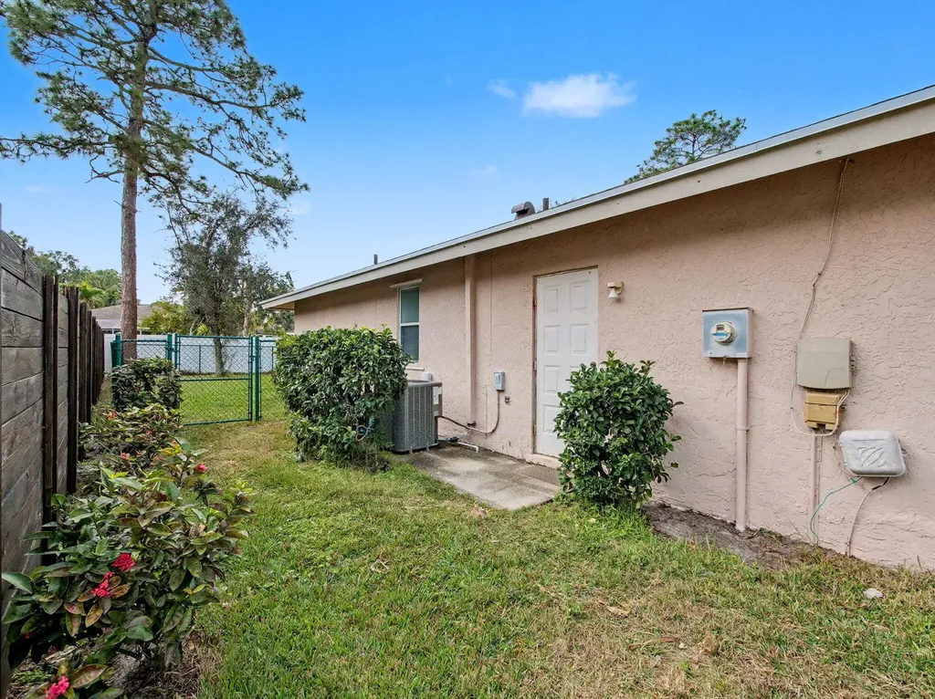 249 Monterey Way Royal Palm Beach FL 33411