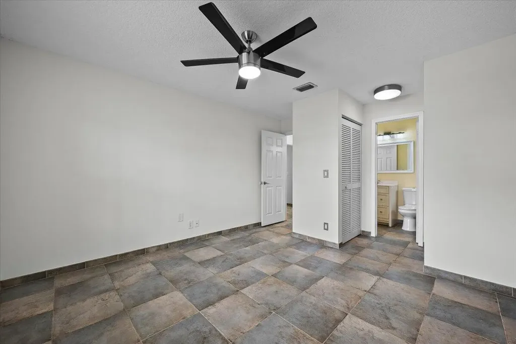 11 Dorchester Circle Palm Beach Gardens FL 33418