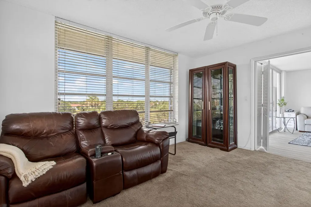 3960 Oaks Clubhouse Drive Pompano Beach FL 33069