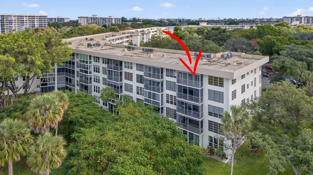 3960 Oaks Clubhouse Drive Pompano Beach FL 33069