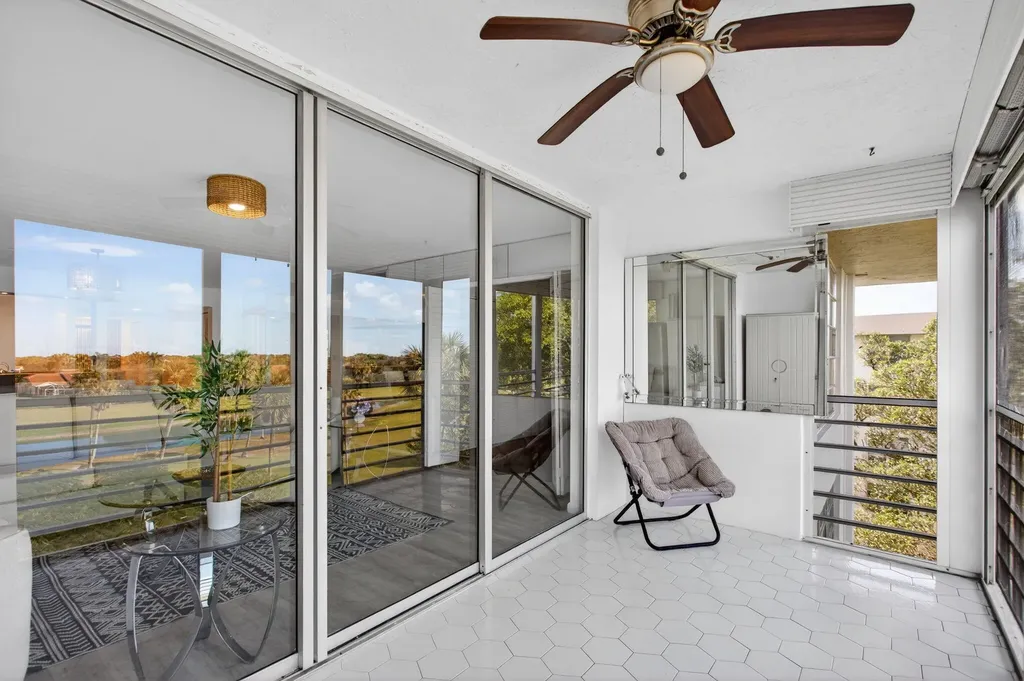 3960 Oaks Clubhouse Drive Pompano Beach FL 33069
