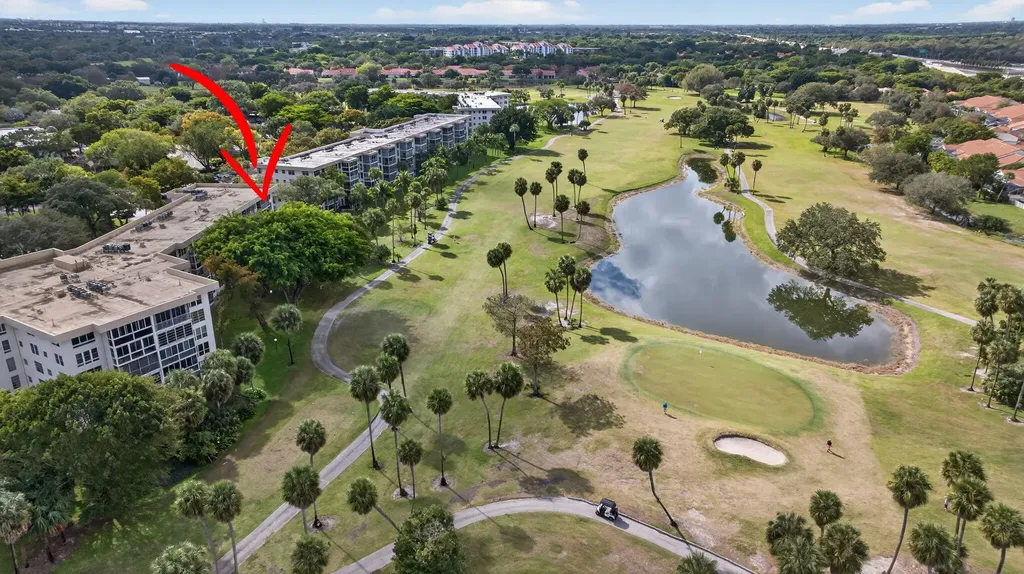 3960 Oaks Clubhouse Drive Pompano Beach FL 33069