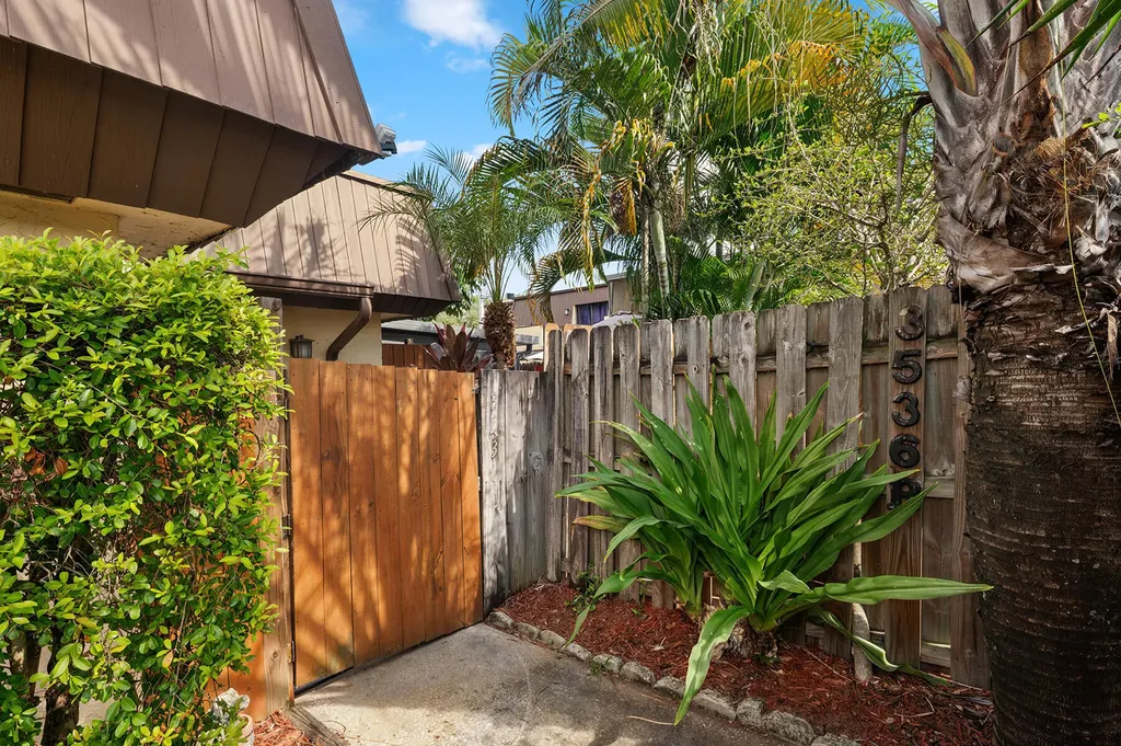 3536 Gardens Drive E Palm Beach Gardens FL 33410