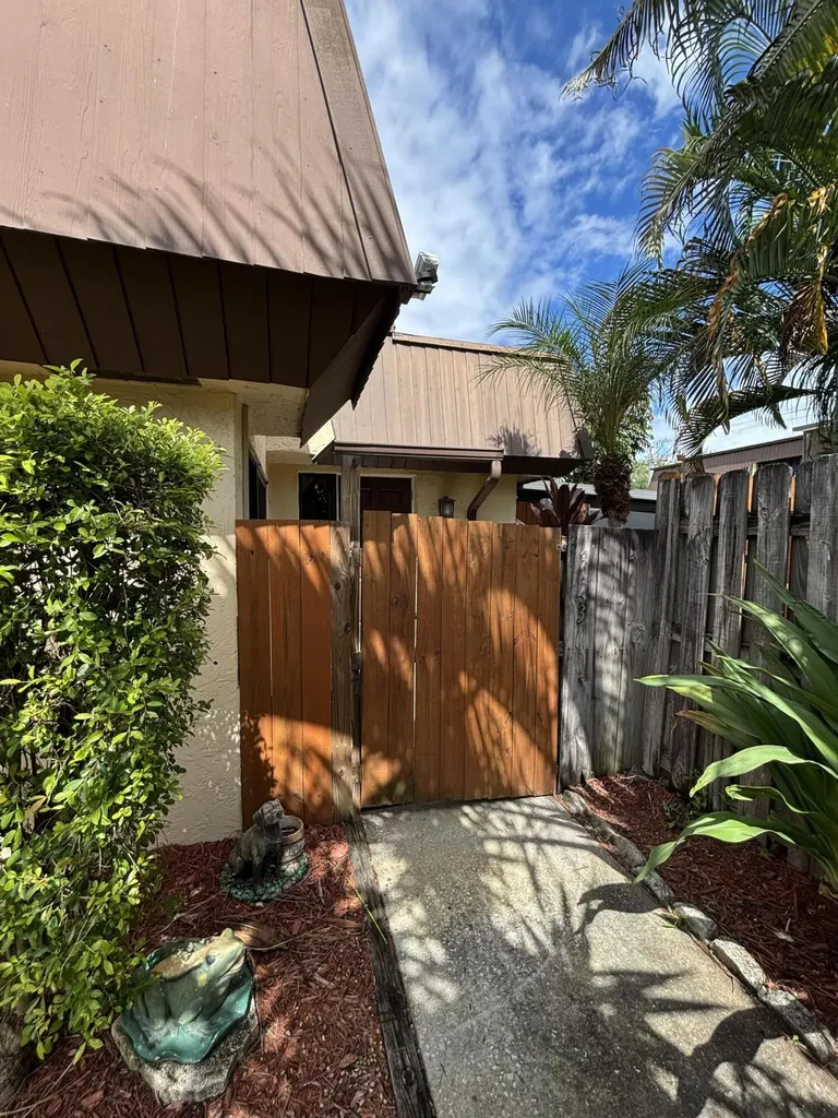 3536 Gardens Drive E Palm Beach Gardens FL 33410