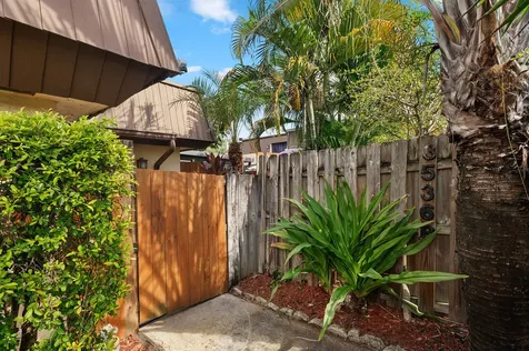 3536 Gardens Drive E Palm Beach Gardens FL 33410