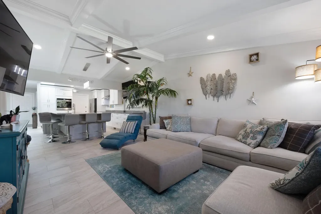 7 Ridge Pointe Drive Boynton Beach FL 33435