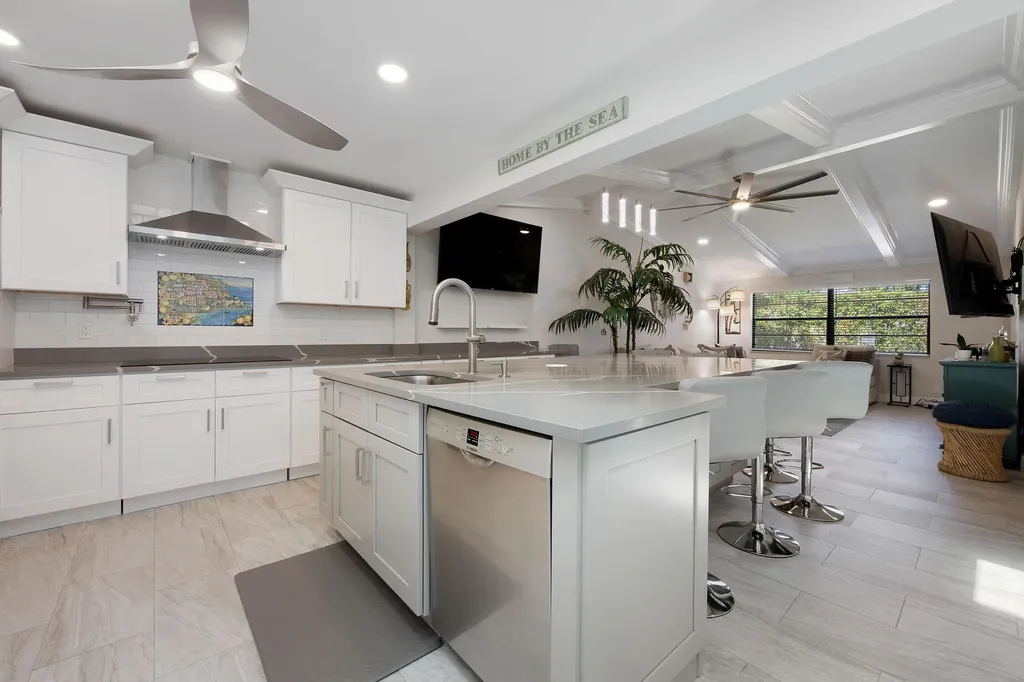 7 Ridge Pointe Drive Boynton Beach FL 33435
