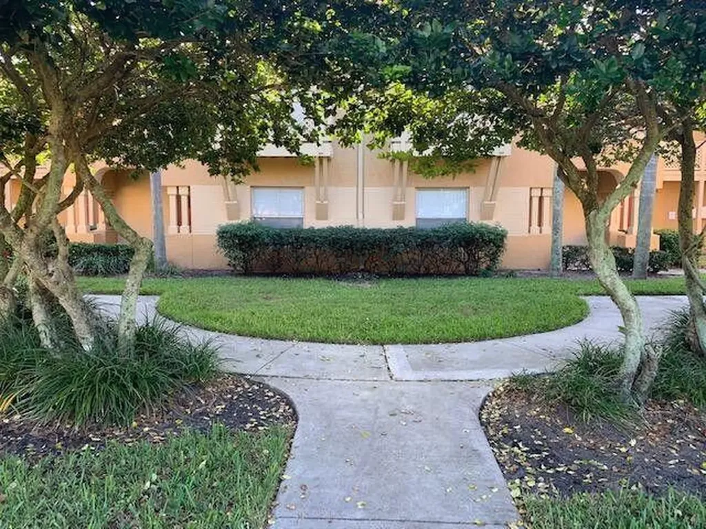 4831 Via Palm Lakes West Palm Beach FL 33417