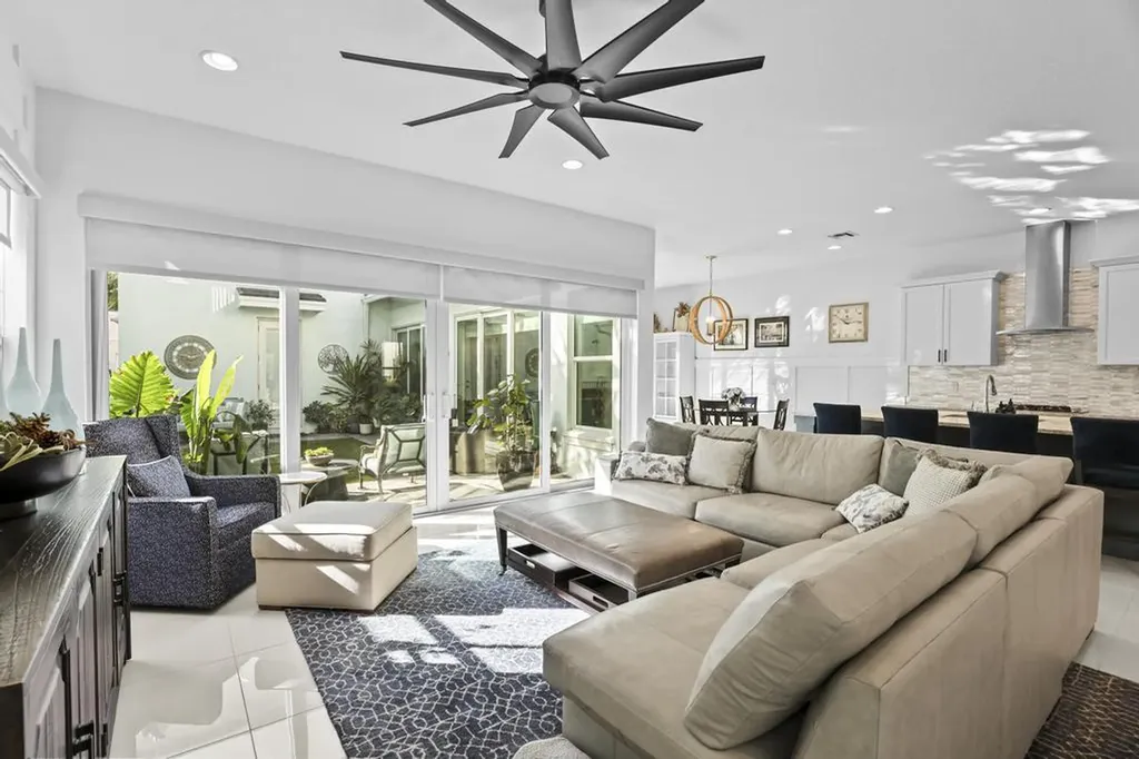 7037 Edison Place Palm Beach Gardens FL 33418