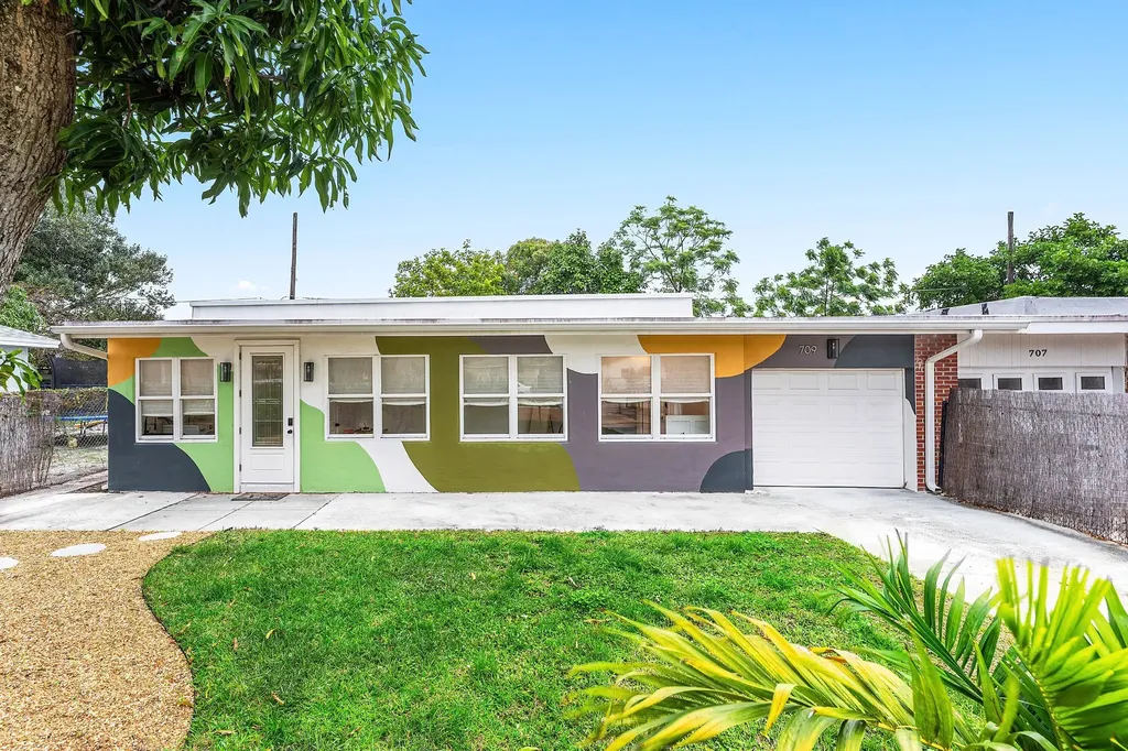 709 SW 9th Court Delray Beach FL 33444