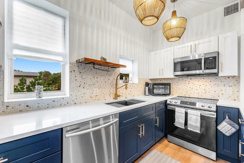 709 SW 9th Court Delray Beach FL 33444