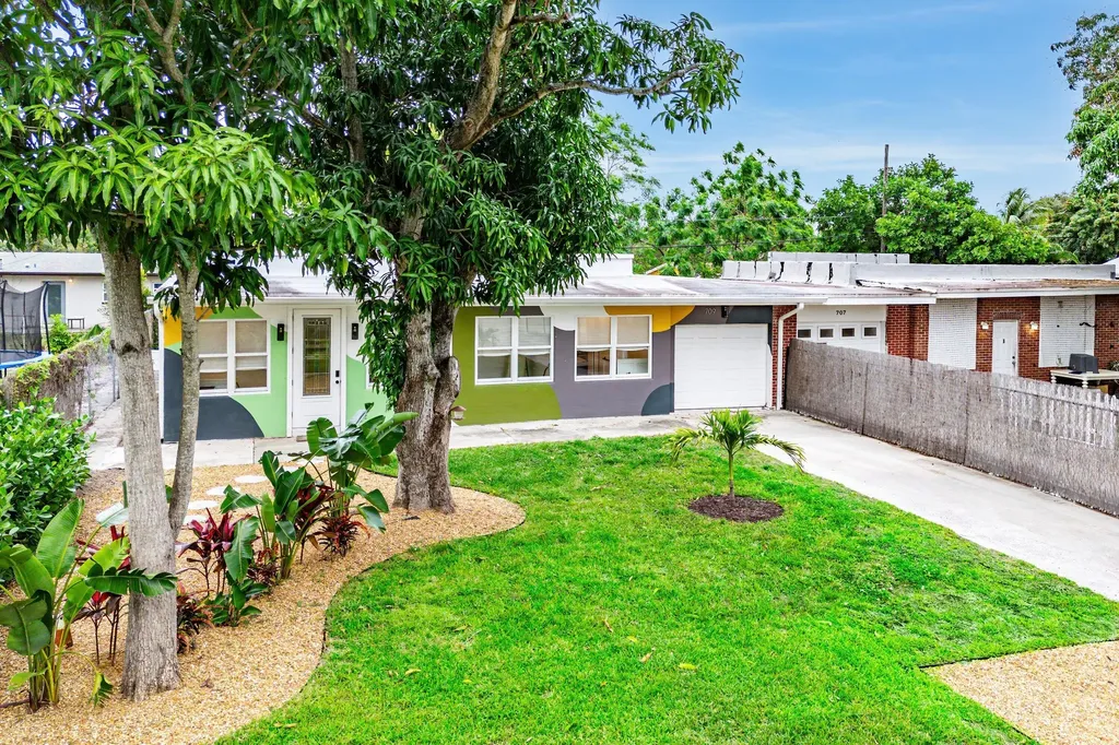 709 SW 9th Court Delray Beach FL 33444
