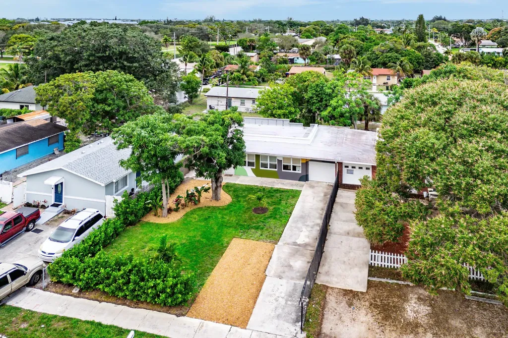 709 SW 9th Court Delray Beach FL 33444