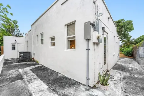 709 SW 9th Court Delray Beach FL 33444