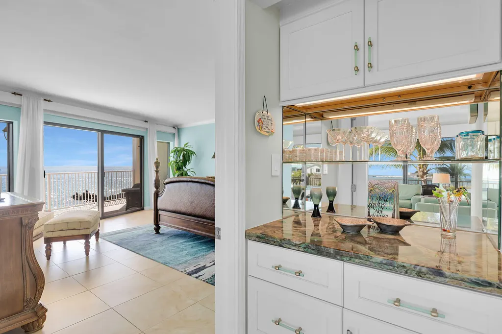 1133 W Ocean Drive Key Colony Beach FL 33050