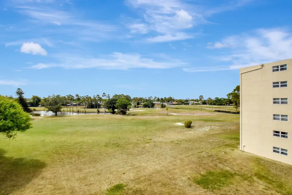 3951 Via Poinciana Lake Worth FL 33467