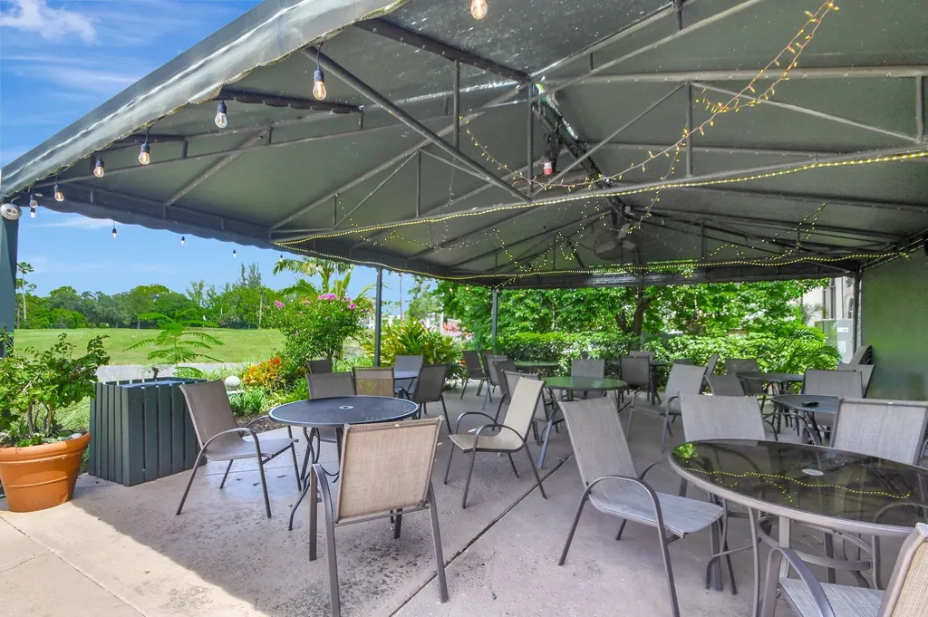 3951 Via Poinciana Lake Worth FL 33467