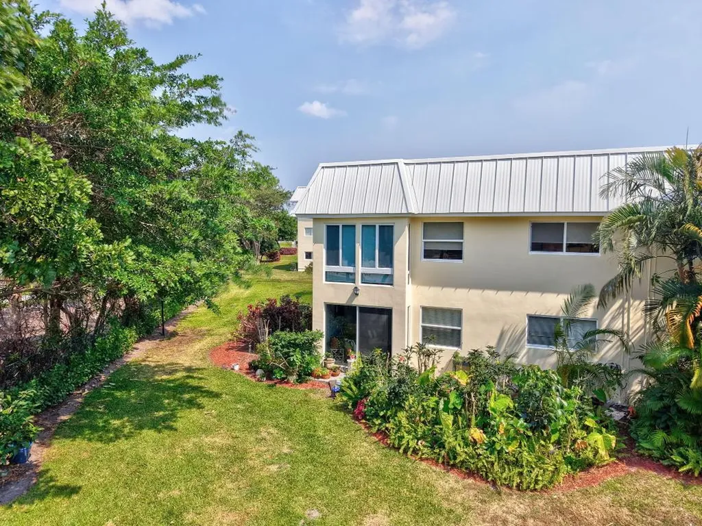 23 Colonial Club Drive Boynton Beach FL 33435