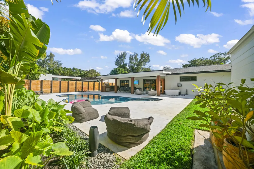 2451 NE 199th Street Miami FL 33180
