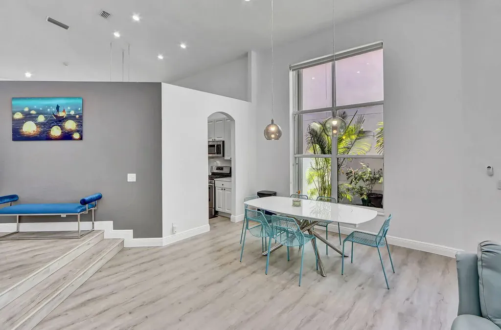 6631 NW 43rd Terrace Boca Raton FL 33496