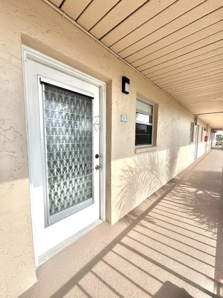 2515 NE 2nd Court Boynton Beach FL 33435