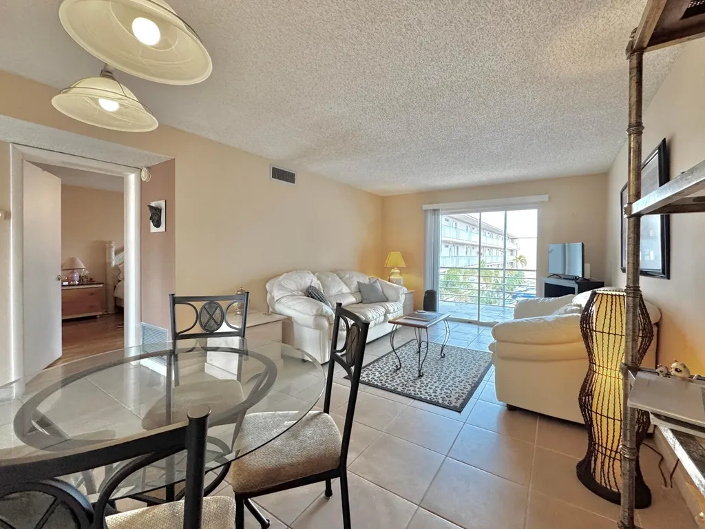 2515 NE 2nd Court Boynton Beach FL 33435