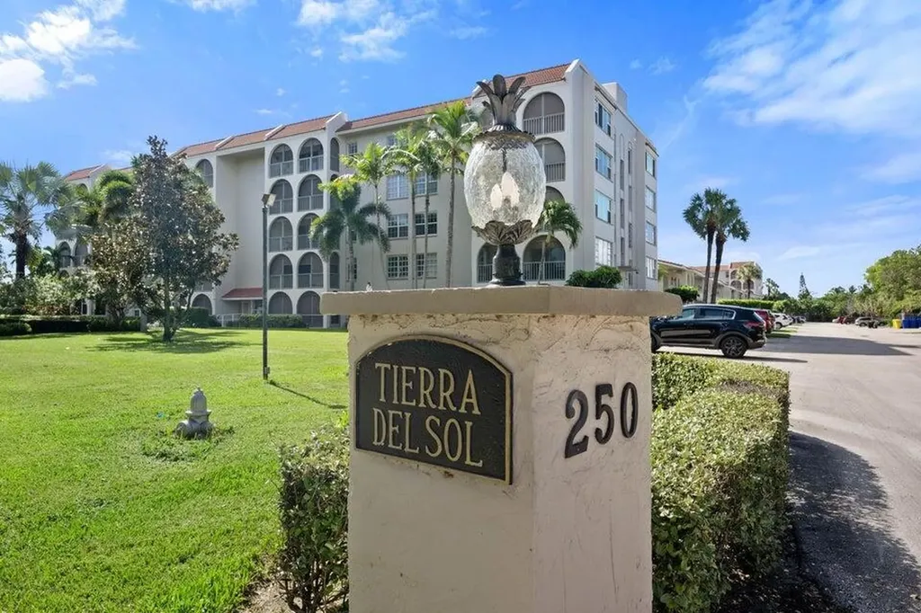 250 NE 20th Street Boca Raton FL 33431