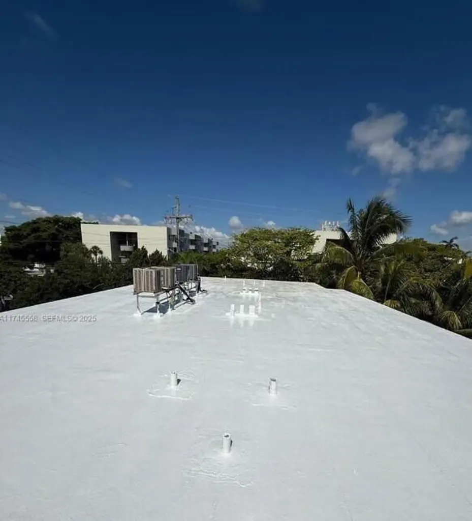 7025 Rue Granville Miami Beach FL 33141