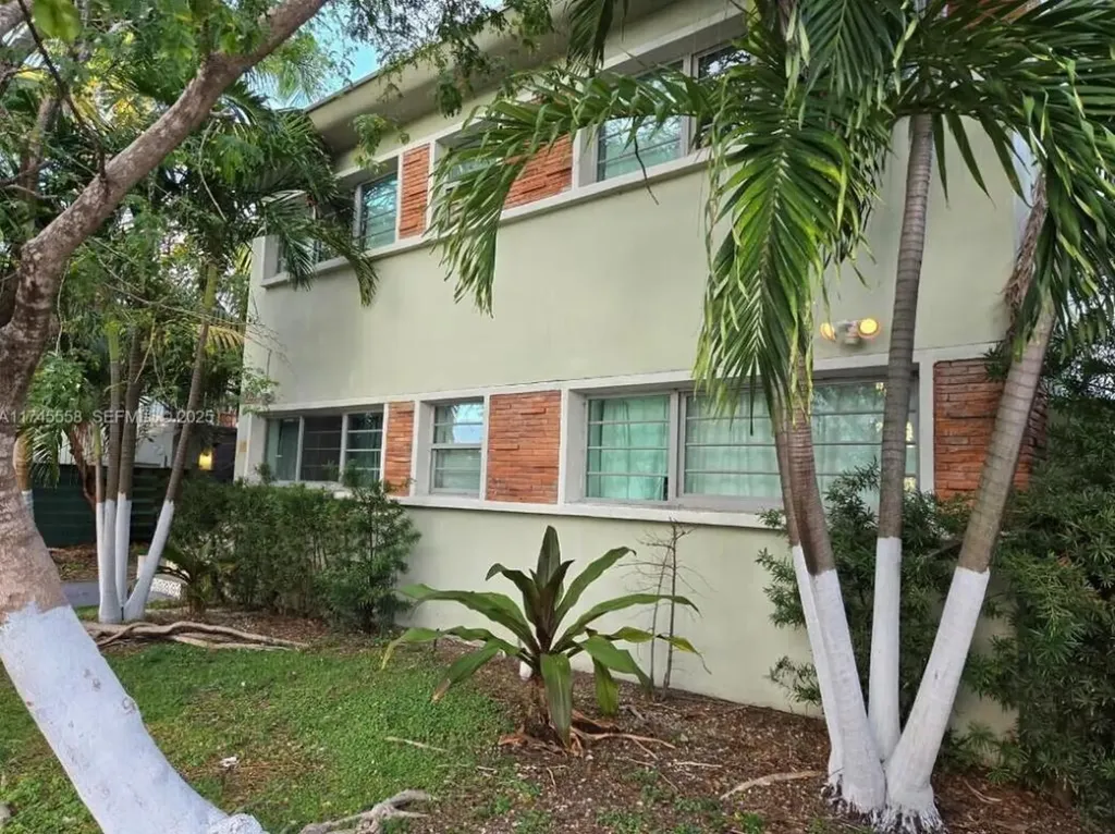 7025 Rue Granville Miami Beach FL 33141