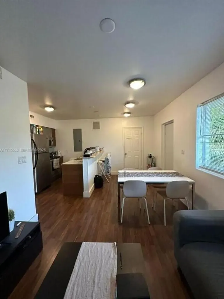 7025 Rue Granville Miami Beach FL 33141