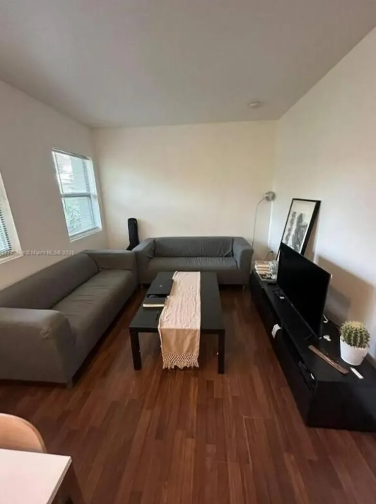 7025 Rue Granville Miami Beach FL 33141