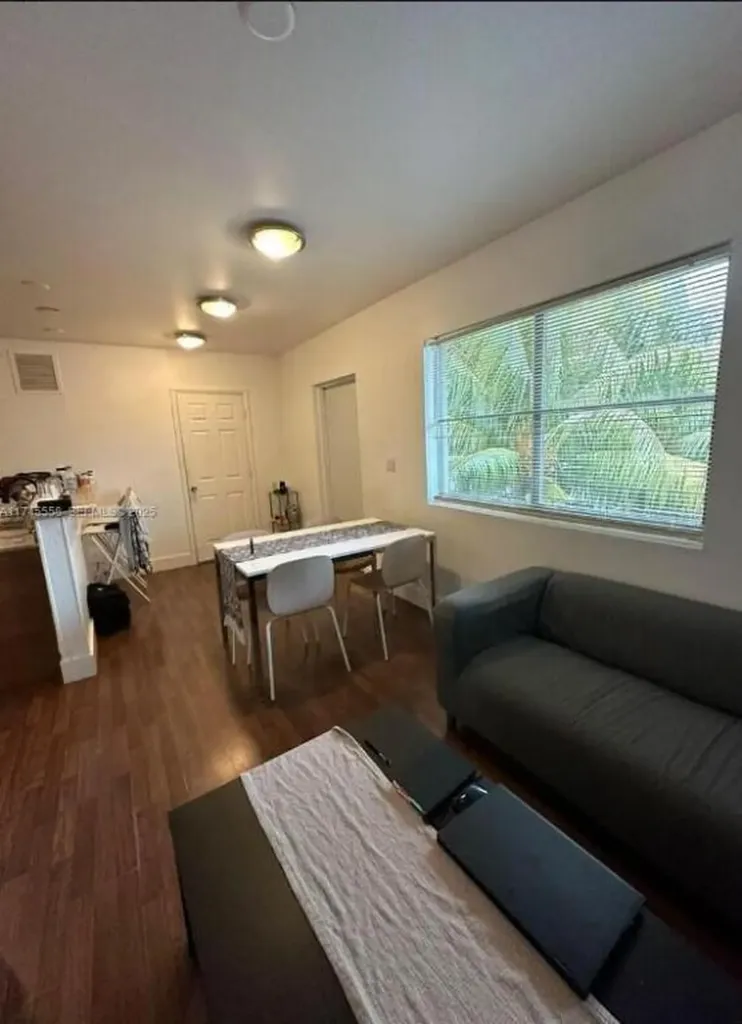 7025 Rue Granville Miami Beach FL 33141