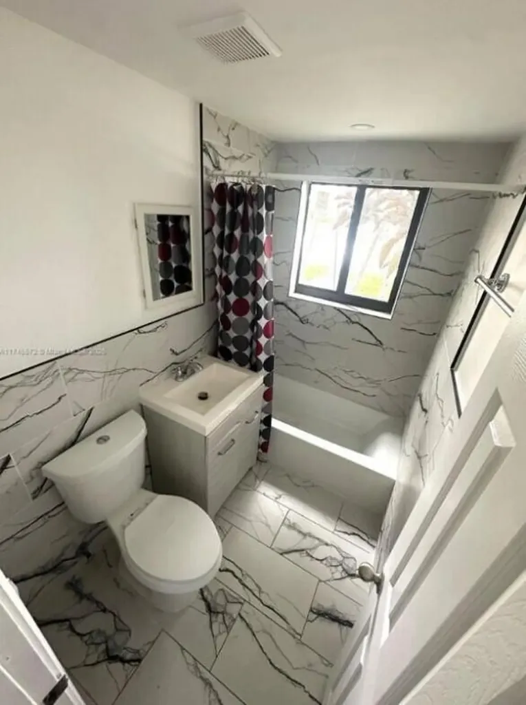 7035 Rue Granville Miami Beach FL 33141