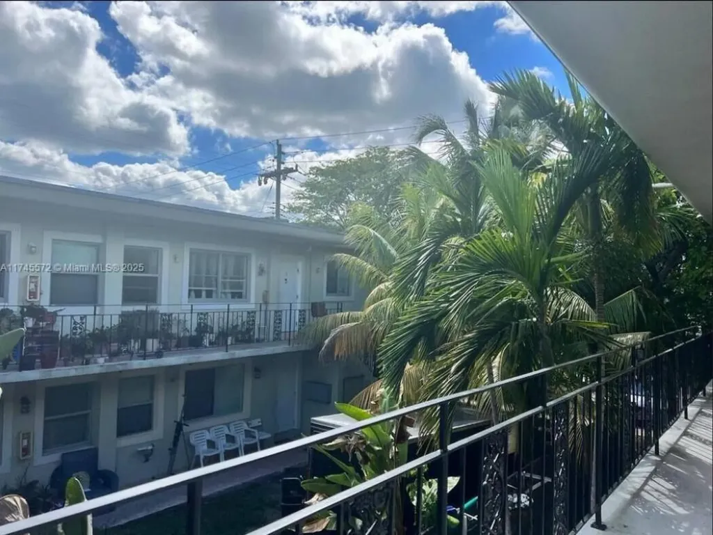 7035 Rue Granville Miami Beach FL 33141