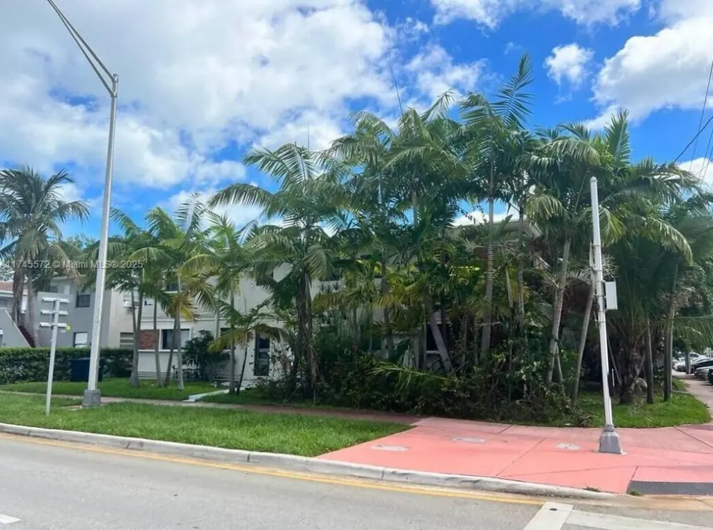 7035 Rue Granville Miami Beach FL 33141