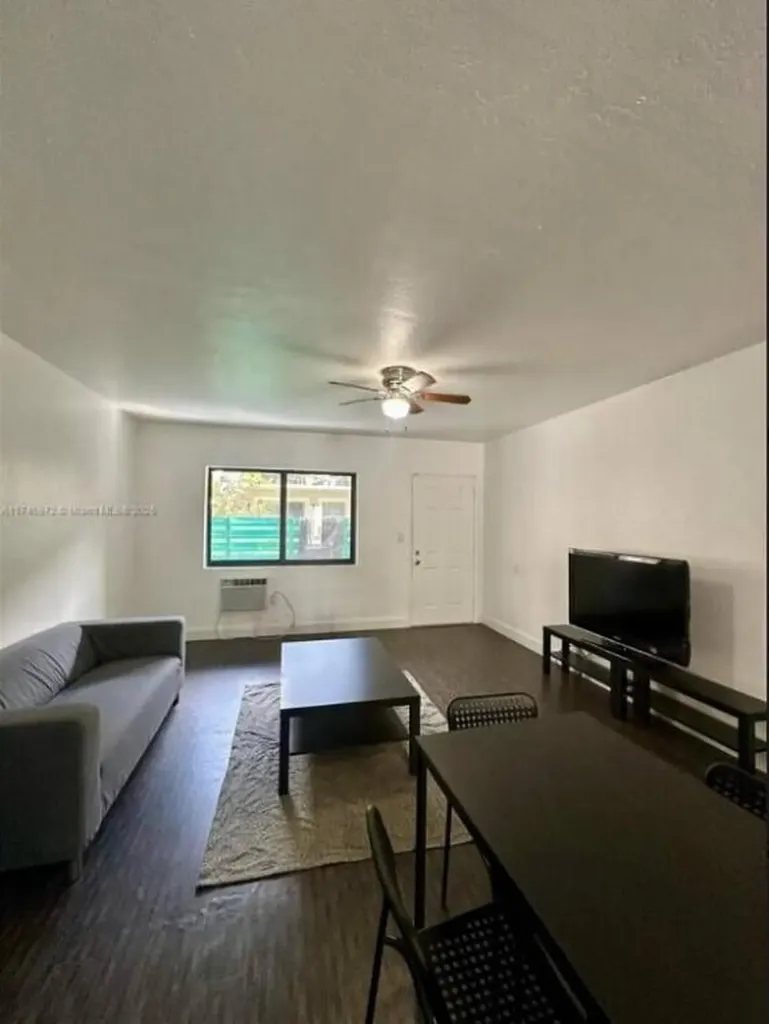 7035 Rue Granville Miami Beach FL 33141